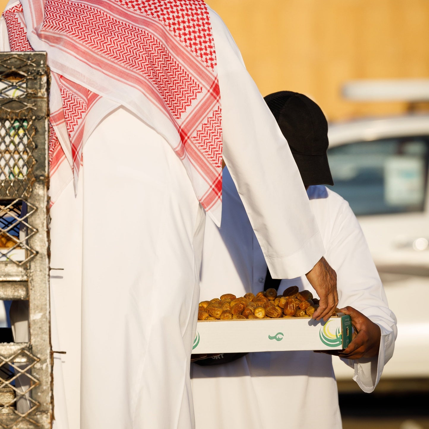 Distribute Dates In Makkah & Madinah