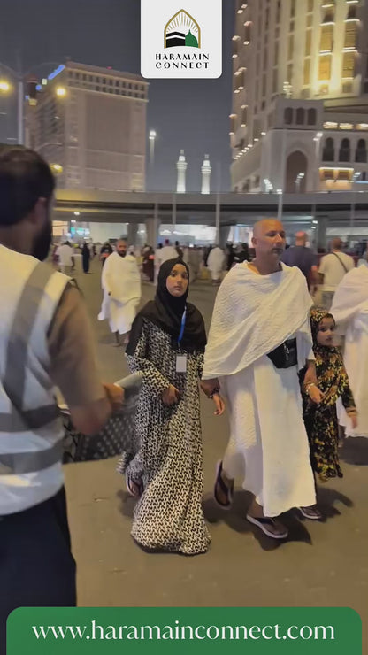 Gift Sajjādah / Prayer Mat to pilgrims in Haramain Makkah